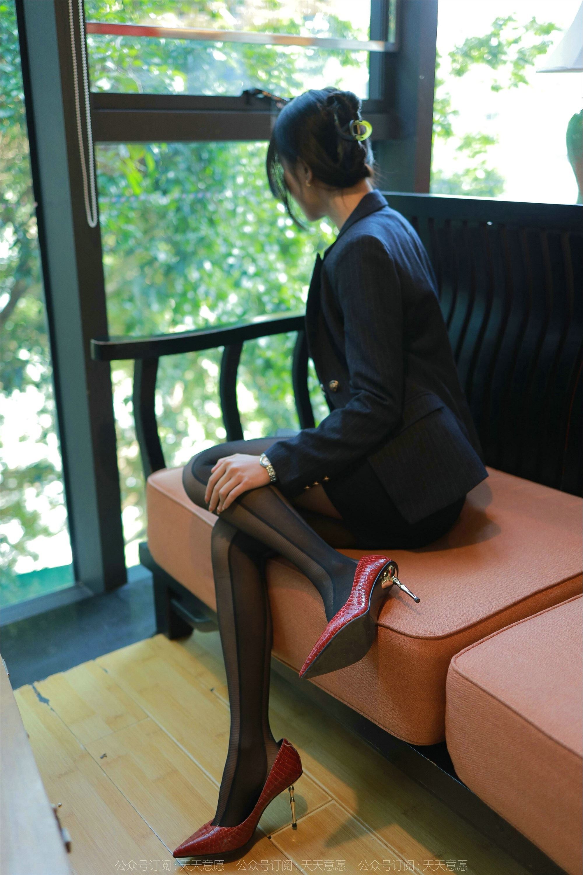 IESS异思趣向  2022.04.12 丝享家1057：婉萍《OL嘿丝玉姐》